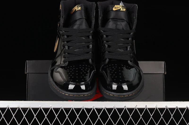 Air Jordan 1 Retro High OG "Black Metallic Gold"