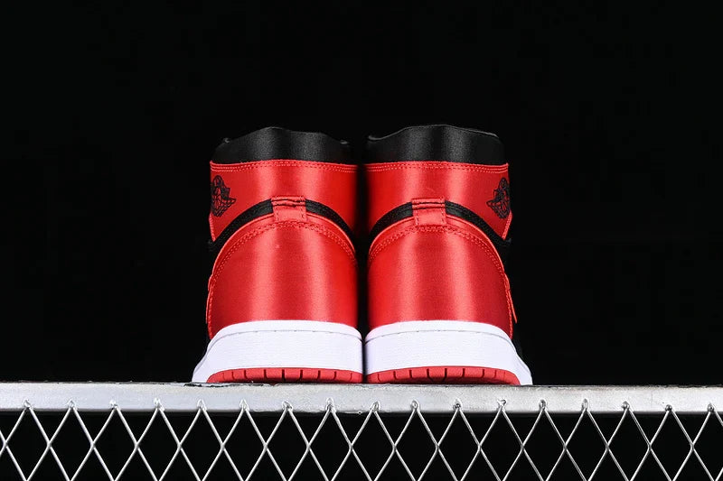 Air Jordan 1 Retro High OG "Satin Bred"