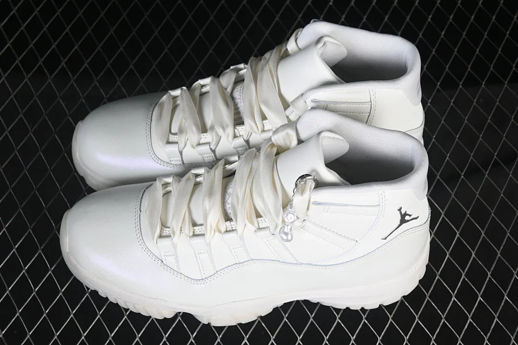 Air Jordan 11 Retro "Pearl"