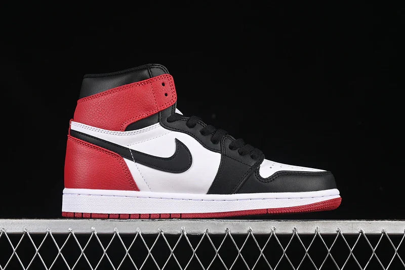 Air Jordan 1 Retro High OG "Black Toe"