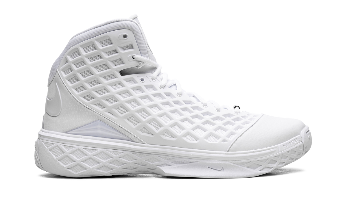 Kobe 3 "Protro Halo" HQ9153 100