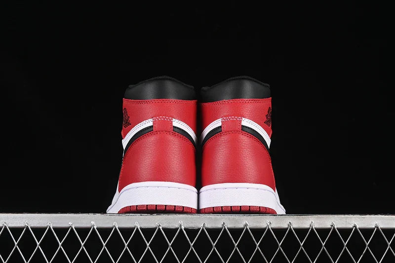 Air Jordan 1 Retro High OG "Black Toe"