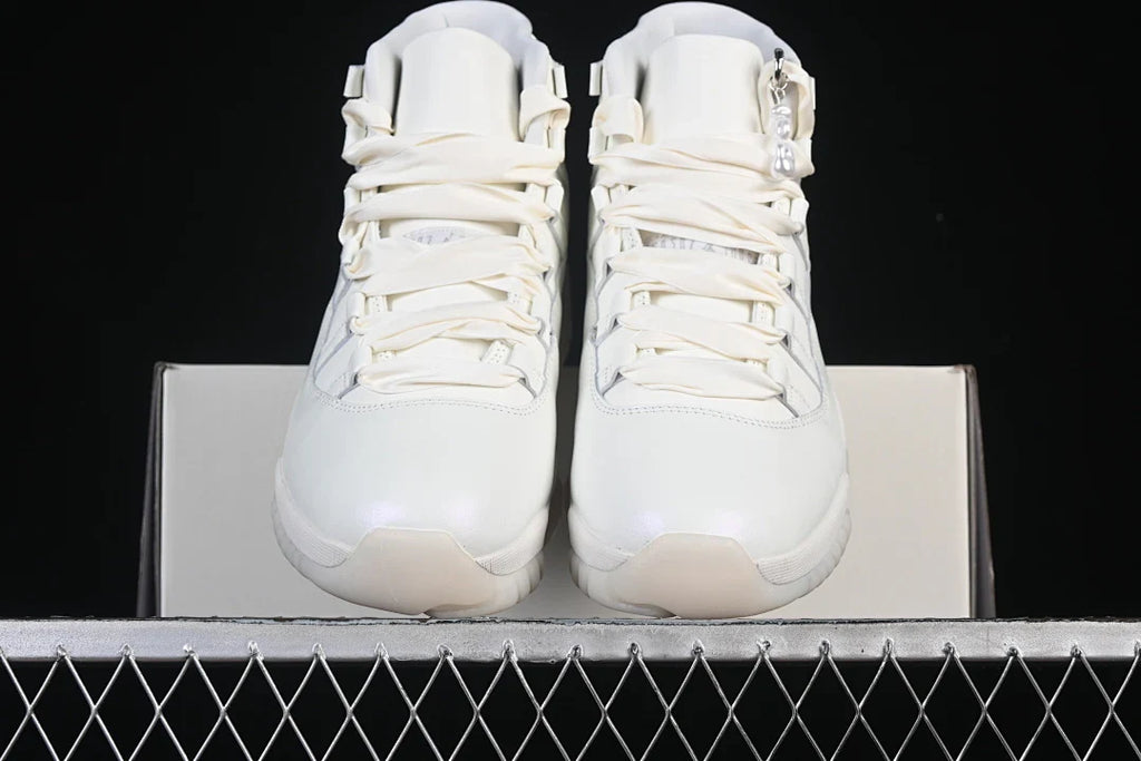 Air Jordan 11 Retro "Pearl"