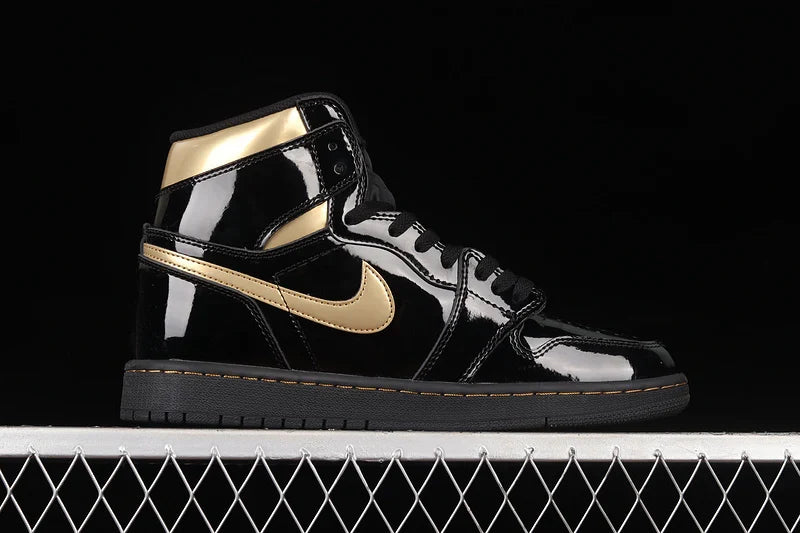 Air Jordan 1 Retro High OG "Black Metallic Gold"