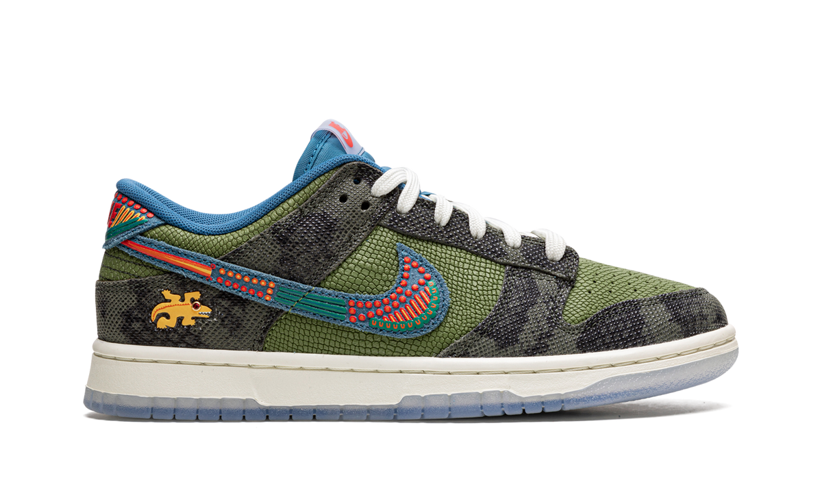 Dunk Low "SiEMPRE Familia" DO2160 335