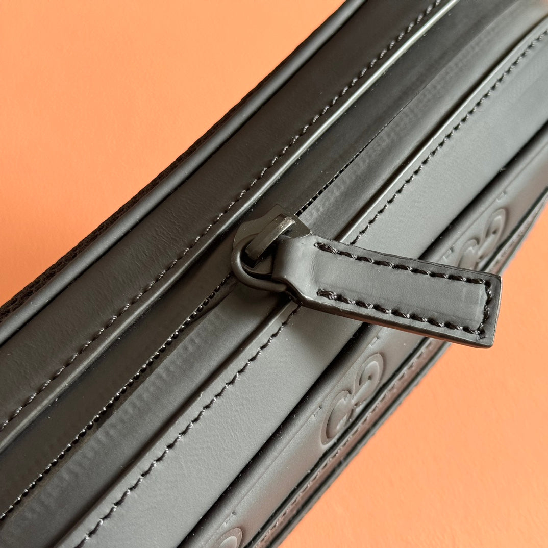 GUCCI 25S MARMONT MATELASSÉ WAIST BAG 24 CM IN BLACK CALFSKIN