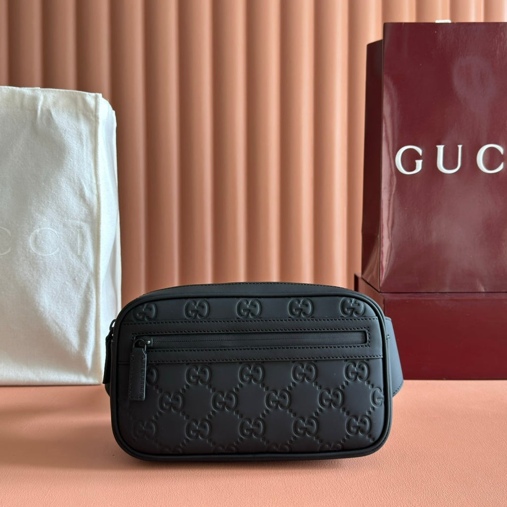 GUCCI 25S MARMONT MATELASSÉ WAIST BAG 24 CM IN BLACK CALFSKIN